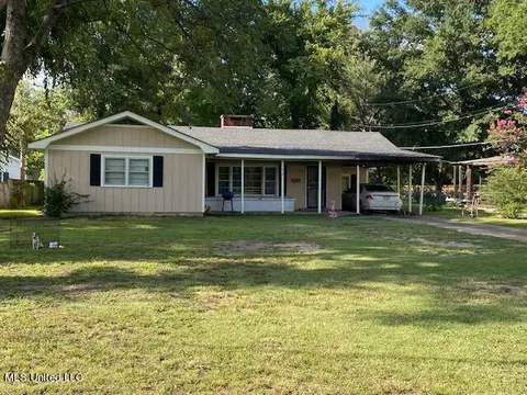 915 Carr Ave, Clarksdale, MS 38614