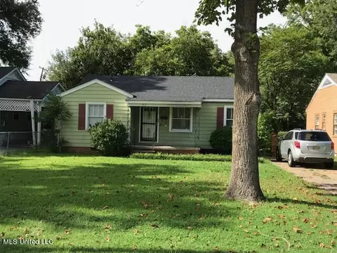 915 Catalpa St, Clarksdale, MS 38614