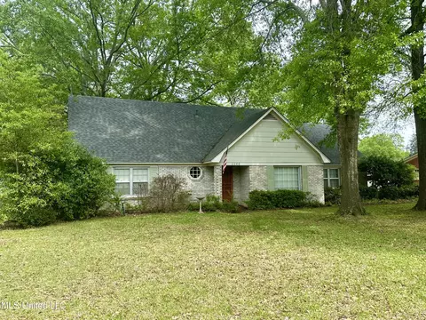 2244 Country Club Rd, Grenada, MS 38901