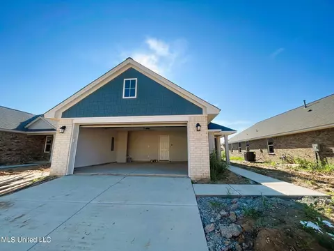 7920 Gardendale Dr, Olive Branch, MS 38654