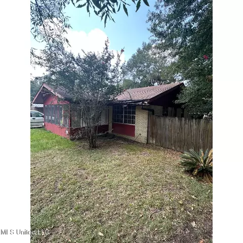 Exterior - 310 S Steele Ave, Picayune, MS 39466 photo 1 of 2