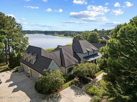 201 Johnstone Dr, Madison, MS 39110 photo 2