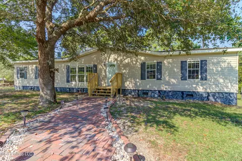 18259 Leslis Ln, Saucier, MS 39574