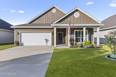 7745 Coral Ln, Ocean Springs, MS 39564
