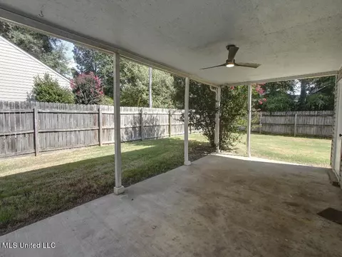 Exterior - 1990 E Parkway St, Hernando, MS 38632 photo 6 of 8
