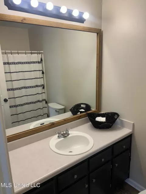 Bath - 1990 E Parkway St, Hernando, MS 38632 photo 1 of 2