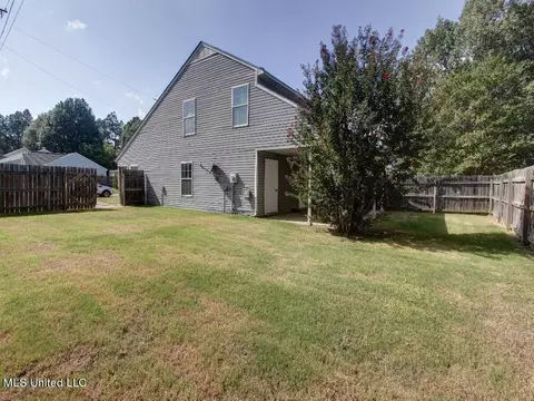Exterior - 1990 E Parkway St, Hernando, MS 38632 photo 4 of 8
