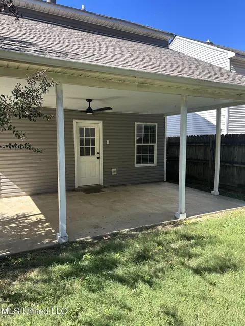 Exterior - 1990 E Parkway St, Hernando, MS 38632 photo 7 of 8