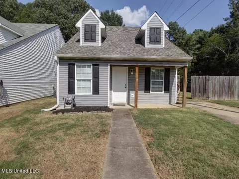 Exterior - 1990 E Parkway St, Hernando, MS 38632 photo 2 of 8