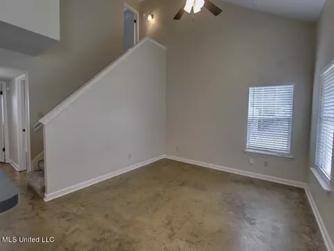 Living - 1990 E Parkway St, Hernando, MS 38632 photo 1 of 1