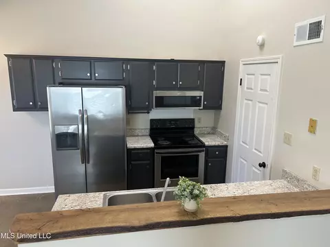 Kitchen - 1990 E Parkway St, Hernando, MS 38632 photo 1 of 3