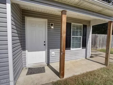 Exterior - 1990 E Parkway St, Hernando, MS 38632 photo 3 of 8