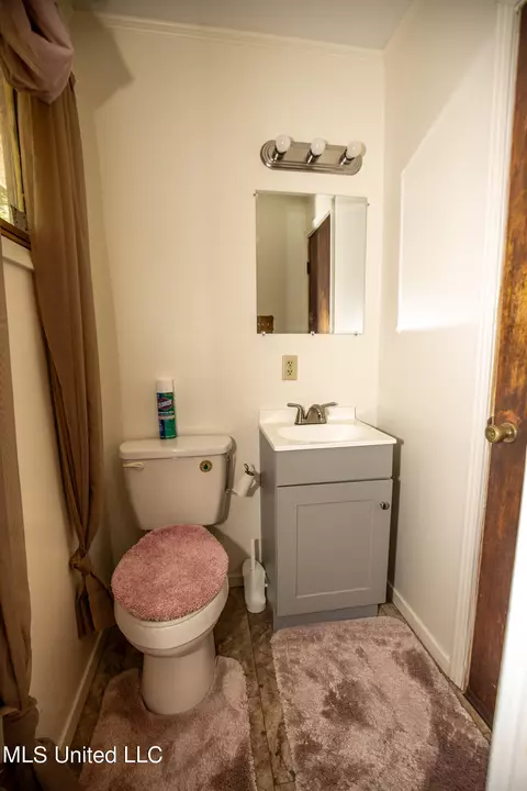 Bath - 359 Francis St, Jackson, MS 39206 photo 2 of 2