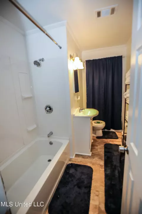 Bath - 359 Francis St, Jackson, MS 39206 photo 1 of 2