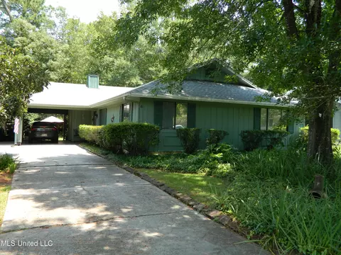 6 Woodcock Cir, Diamondhead, MS 39525
