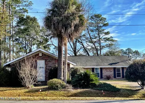 7918 Ewa Pl, Diamondhead, MS 39525