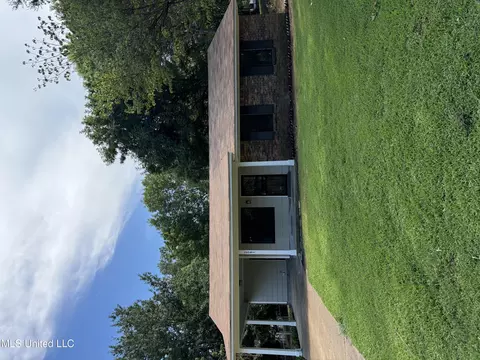 5541 Briarwood Dr, Horn Lake, MS 38637