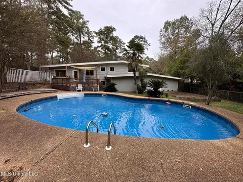Exterior - 2037 London Ave, Jackson, MS 39211 photo 3 of 5