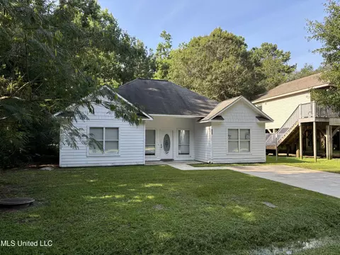 6265 W Itawamba St, Bay Saint Louis, MS 39520