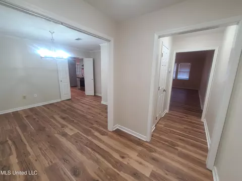 Entry Way - 154 Aspen Dr, Madison, MS 39110 photo 2 of 4