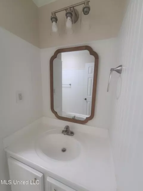 Bath - 154 Aspen Dr, Madison, MS 39110 photo 2 of 7