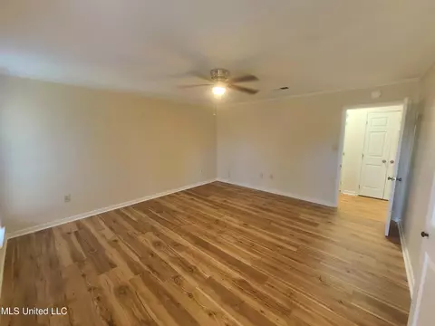Living - 154 Aspen Dr, Madison, MS 39110 photo 3 of 3