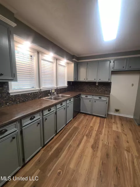 Kitchen - 154 Aspen Dr, Madison, MS 39110 photo 5 of 5