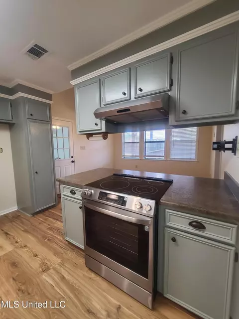Kitchen - 154 Aspen Dr, Madison, MS 39110 photo 2 of 5