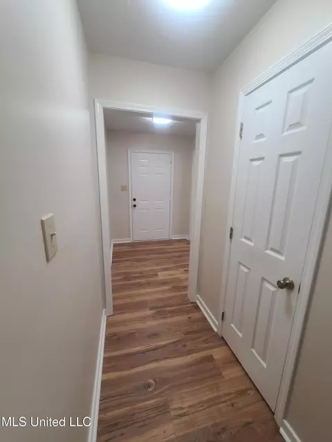 Entry Way - 154 Aspen Dr, Madison, MS 39110 photo 1 of 4
