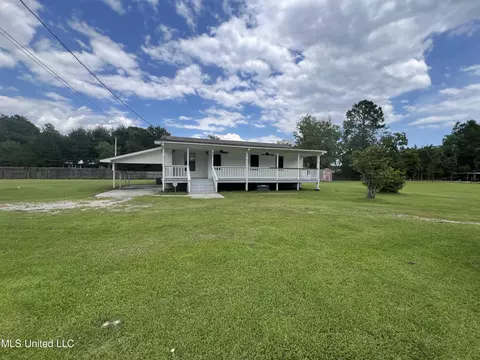 9644 Dub St, Ocean Springs, MS 39565