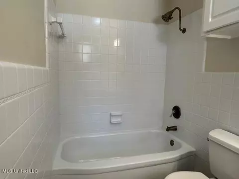 126 Colonial Cir, Jackson, MS 39211 photo 17