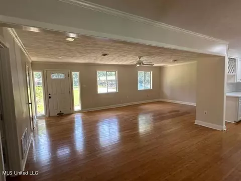 126 Colonial Cir, Jackson, MS 39211 photo 9