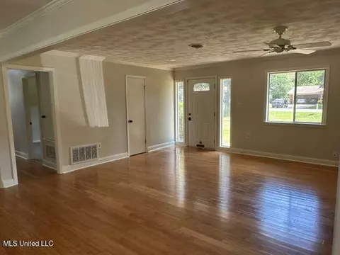 126 Colonial Cir, Jackson, MS 39211 photo 10