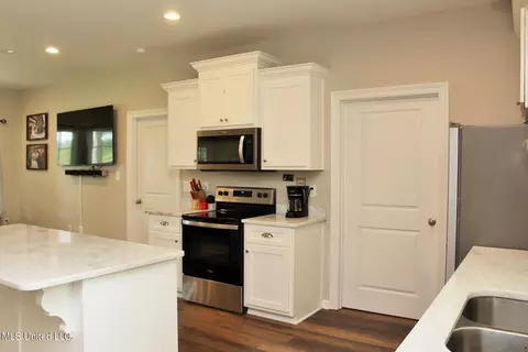 Kitchen - 129 Albert Davis, Lucedale, MS 39452 photo 3 of 3