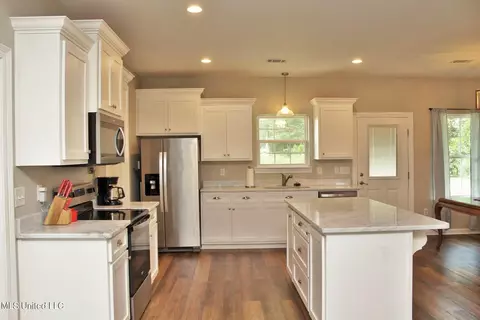 Kitchen - 129 Albert Davis, Lucedale, MS 39452 photo 2 of 3