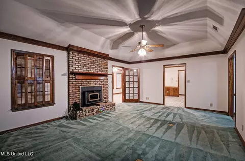 Living - 11360 Midway Rd, Raymond, MS 39154 photo 2 of 3