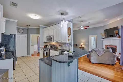 Kitchen - 429 Grant Fox Dr, Brandon, MS 39047 photo 1 of 4