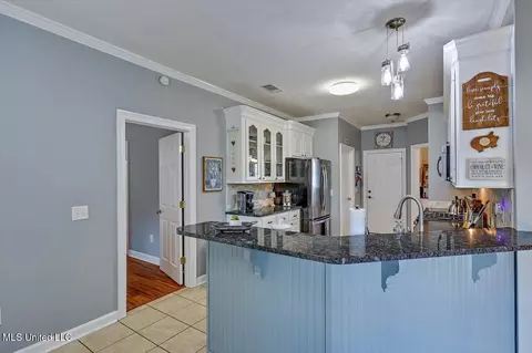 Kitchen - 429 Grant Fox Dr, Brandon, MS 39047 photo 2 of 4