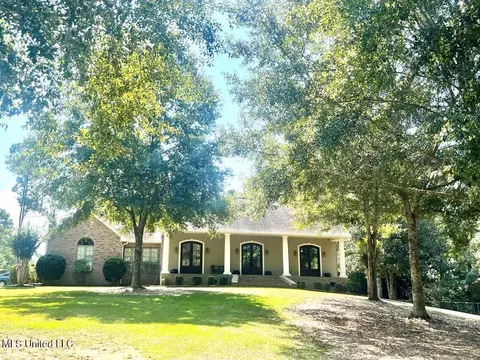 102 Nutbush Dr, Carriere, MS 39426