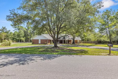 8342 Kahala Dr, Diamondhead, MS 39525