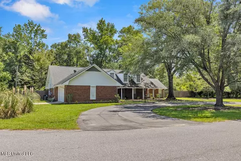 Exterior - 8342 Kahala Dr, Diamondhead, MS 39525 photo 2 of 9