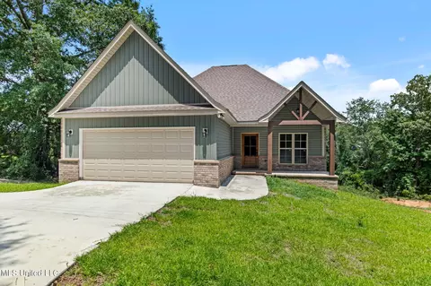 82 Cameron Rd, Hattiesburg, MS 39402