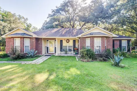 8470 Jeff Davis Dr, Bay Saint Louis, MS 39520
