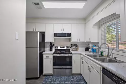 2313 River Oaks Blvd # B, Jackson, MS 39211 photo 9