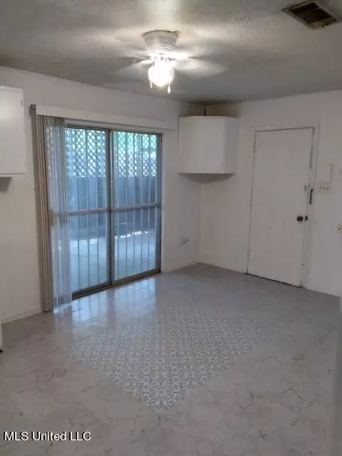 5680 Queen Mary Ln, Jackson, MS 39209 photo 2