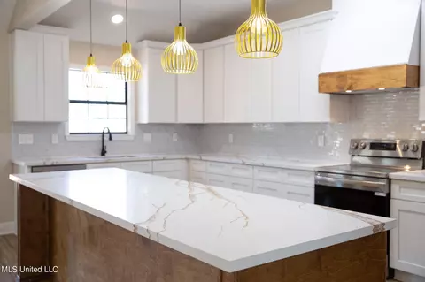 Kitchen - 13800 Pine Ave, Vancleave, MS 39565 photo 1 of 4