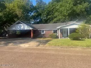 959 S Line St, Grenada, MS 38901