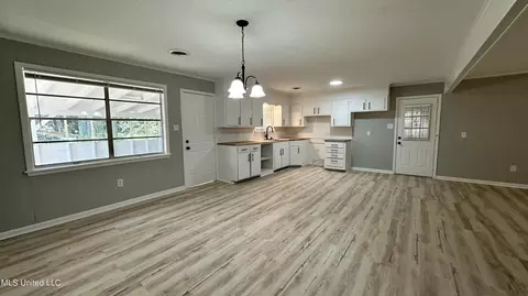 247 Champion Hill Dr, Jackson, MS 39212 photo 9