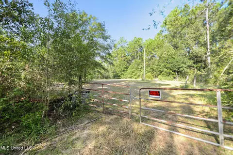 17235 Saucier Lizana Rd, Saucier, MS 39574 photo 9