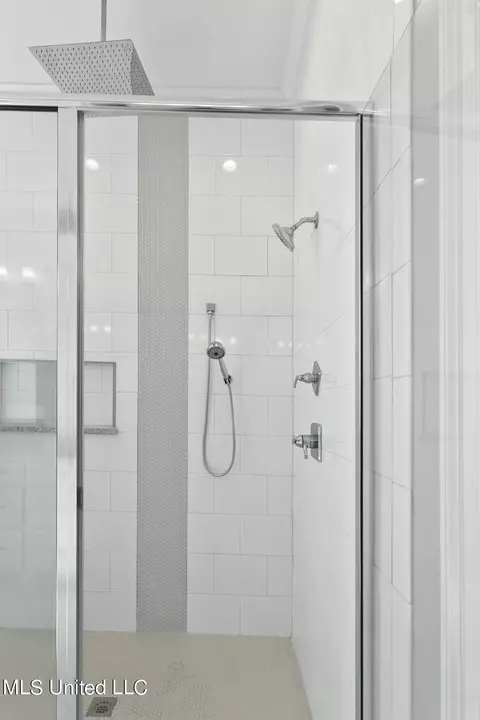 Bath - 403 Duke Ct, Flowood, MS 39232 photo 6 of 7